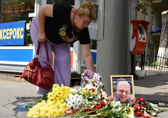 Flowers and candles on the site of murder of journalist Pavel Sheremet in Kiev