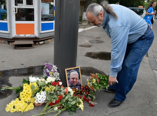 Flowers and candles on the site of murder of journalist Pavel Sheremet in Kiev