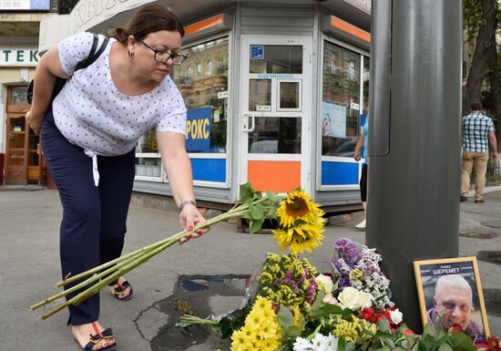 Flowers and candles on the site of murder of journalist Pavel Sheremet in Kiev