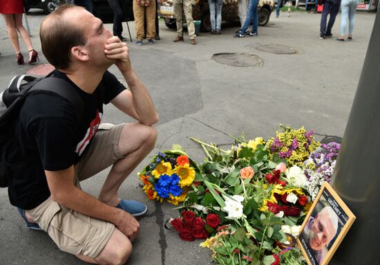 Flowers and candles on the site of murder of journalist Pavel Sheremet in Kiev