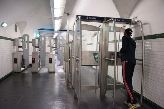 Cities of the world. Paris