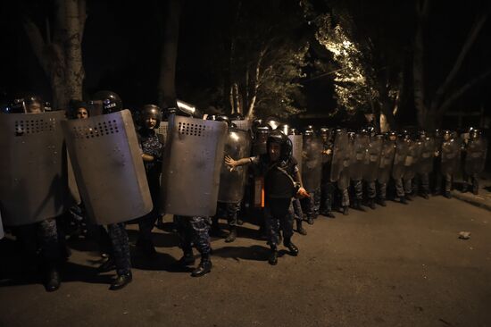 Developments around seized police building in Yerevan