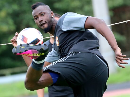 FC CSKA holds training session