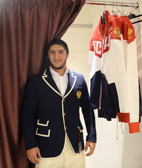 Russian Olympic track and field and freestyle wrestling teams receive outfits for 2016 Olympics