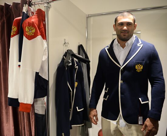Russian Olympic track and field and freestyle wrestling teams receive outfits for 2016 Olympics