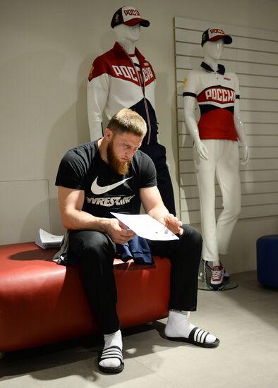 Russian Olympic track and field and freestyle wrestling teams receive outfits for 2016 Olympics