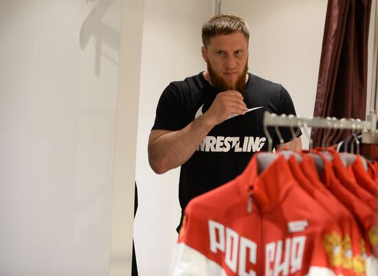 Russian Olympic track and field and freestyle wrestling teams receive outfits for 2016 Olympics