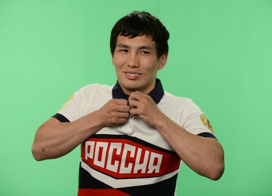 Russian Olympic track and field and freestyle wrestling teams receive outfits for 2016 Olympics