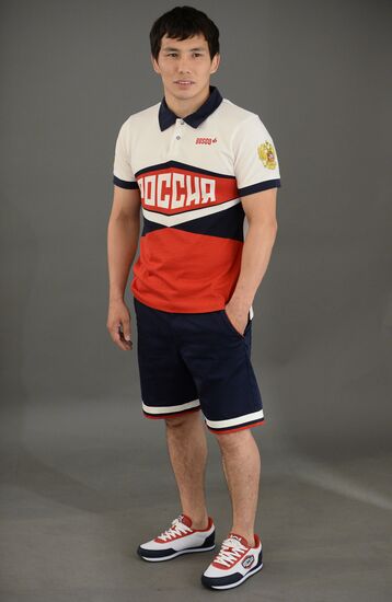 Russian Olympic track and field and freestyle wrestling teams receive outfits for 2016 Olympics