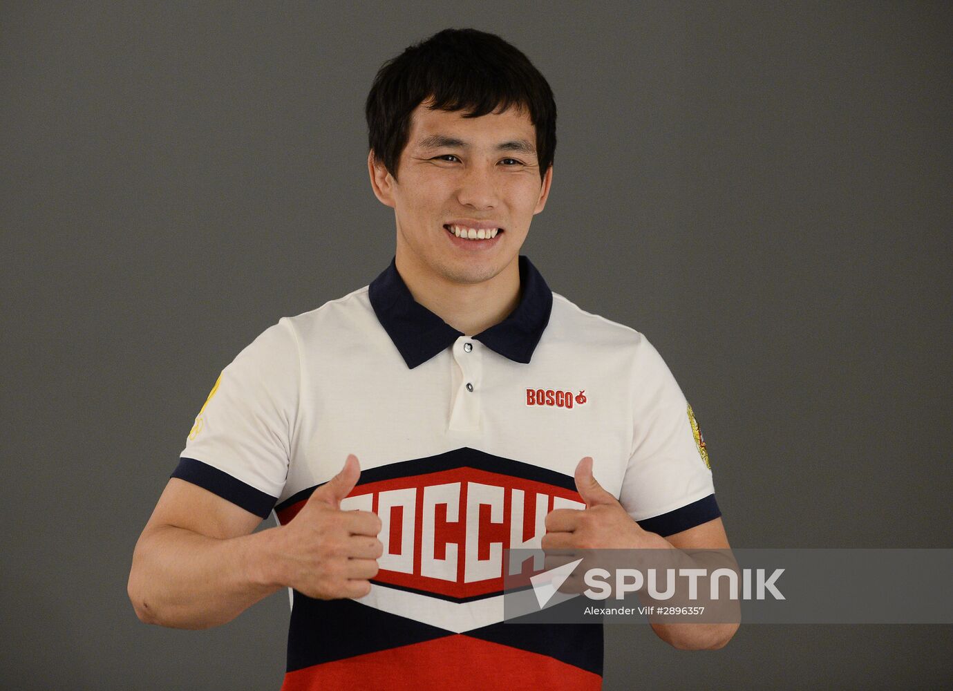 Russian Olympic track and field and freestyle wrestling teams receive outfits for 2016 Olympics