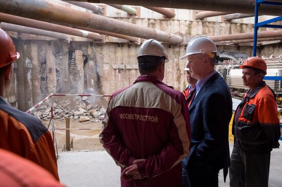 Moscow Mayor Sergei Sobyanin inspects construction of Kalininsko-Solntsevskaya metro line stations