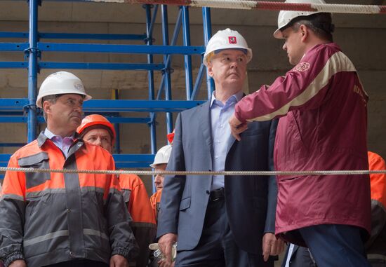Moscow Mayor Sergei Sobyanin inspects construction of Kalininsko-Solntsevskaya metro line stations