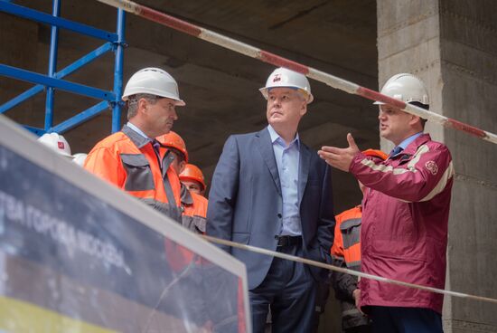 Moscow Mayor Sergei Sobyanin inspects construction of Kalininsko-Solntsevskaya metro line stations
