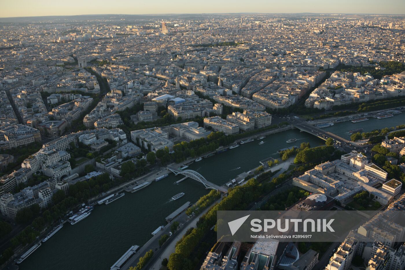 Cities of the world. Paris