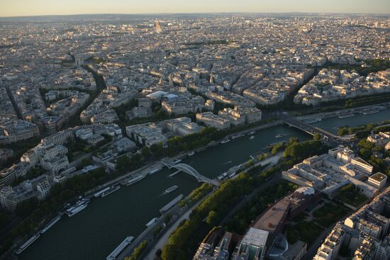 Cities of the world. Paris