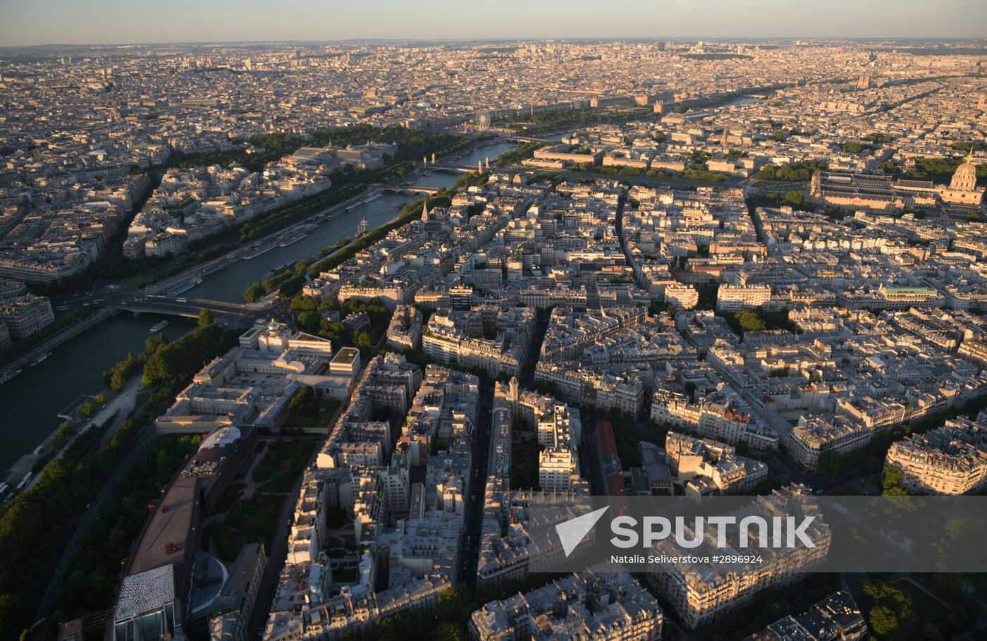 Cities of the world. Paris