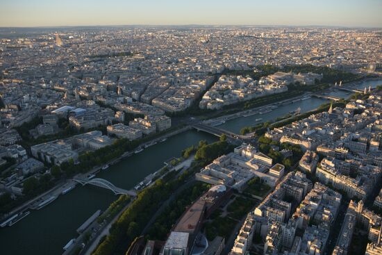 Cities of the world. Paris
