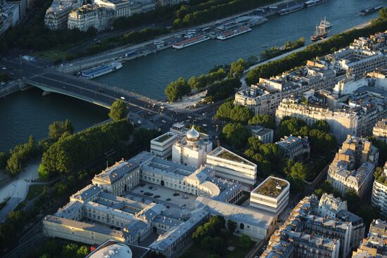 Cities of the world. Paris