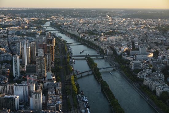 Cities of the world. Paris