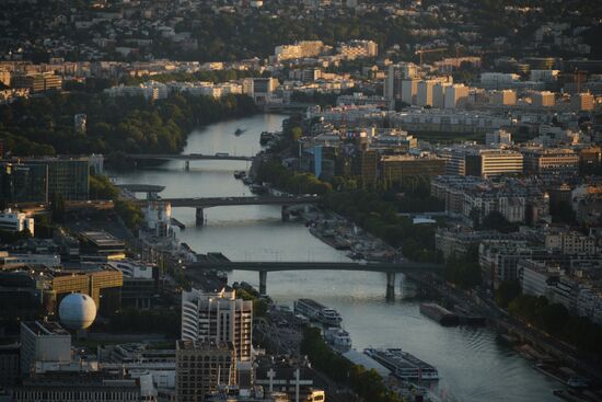 Cities of the world. Paris