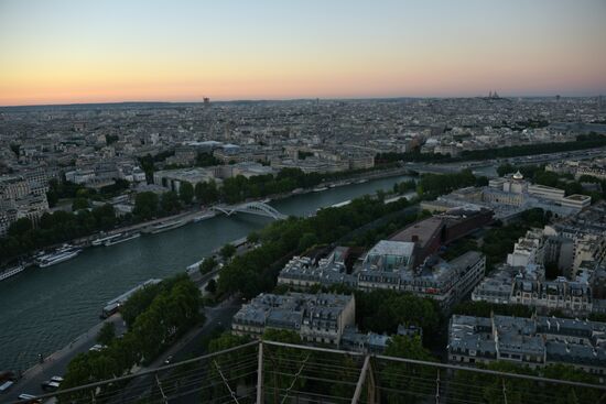 Cities of the world. Paris