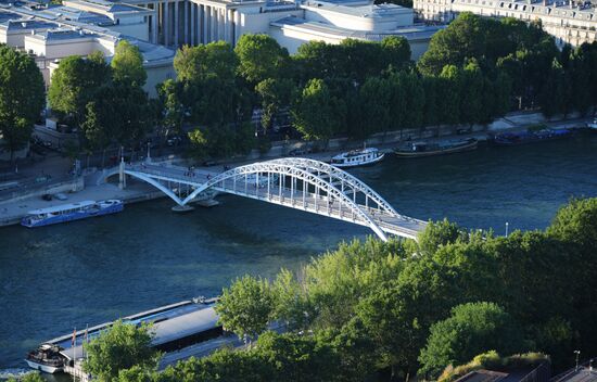 Cities of the world. Paris