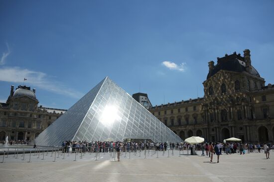 Cities of the world. Paris