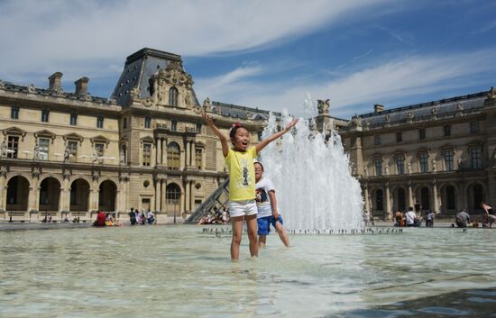 Cities of the world. Paris