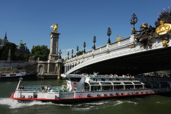 Cities of the world. Paris
