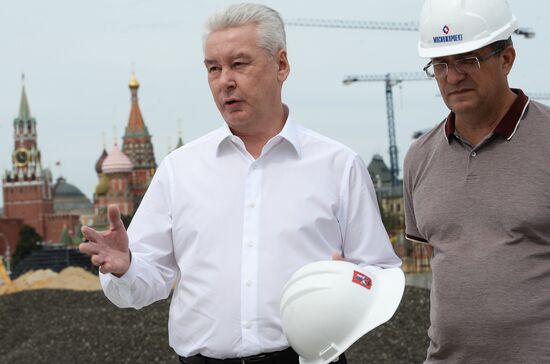 Moscow Mayor Sergei Sobyanin inspects Zaryadye and Luzhniki developments
