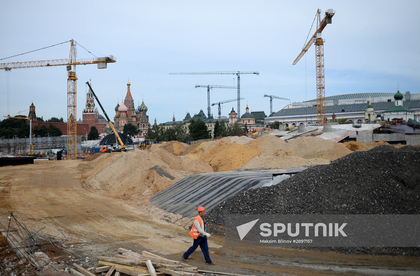 Moscow Mayor Sergei Sobyanin inspects Zaryadye and Luzhniki developments