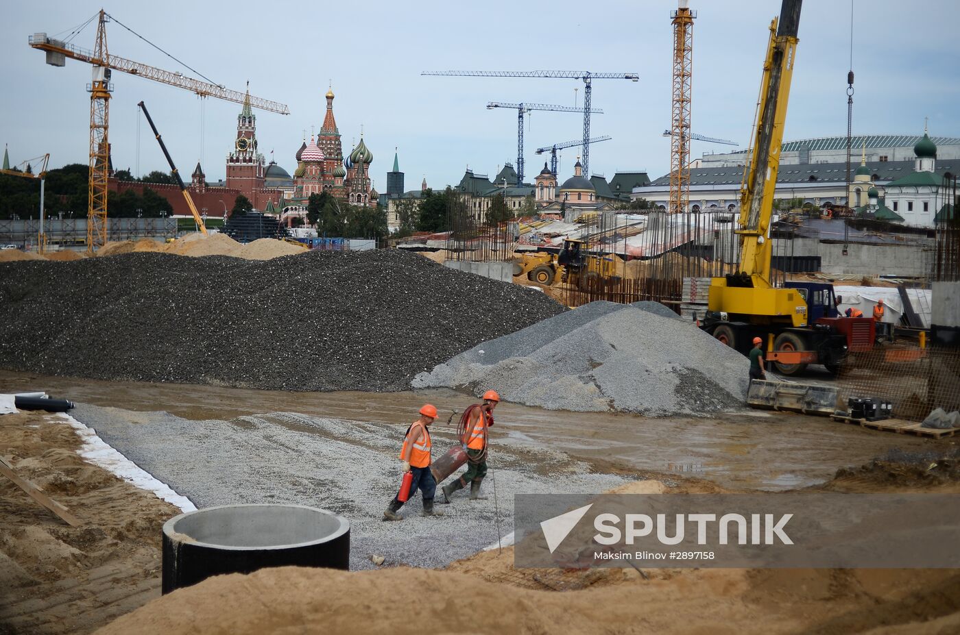 Moscow Mayor Sergei Sobyanin inspects Zaryadye and Luzhniki developments