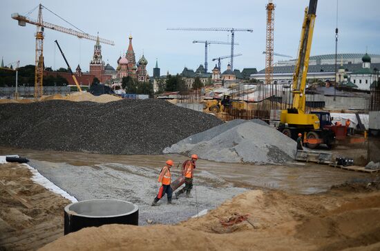 Moscow Mayor Sergei Sobyanin inspects Zaryadye and Luzhniki developments