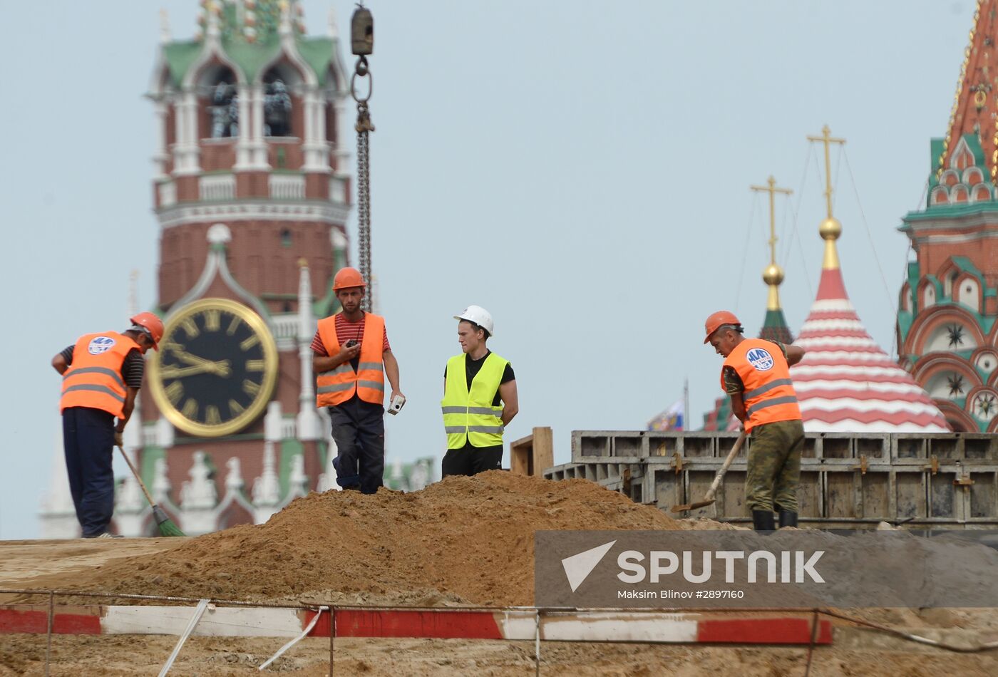 Moscow Mayor Sergei Sobyanin inspects Zaryadye and Luzhniki developments