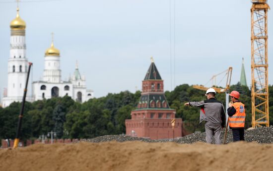 Moscow Mayor Sergei Sobyanin inspects Zaryadye and Luzhniki developments