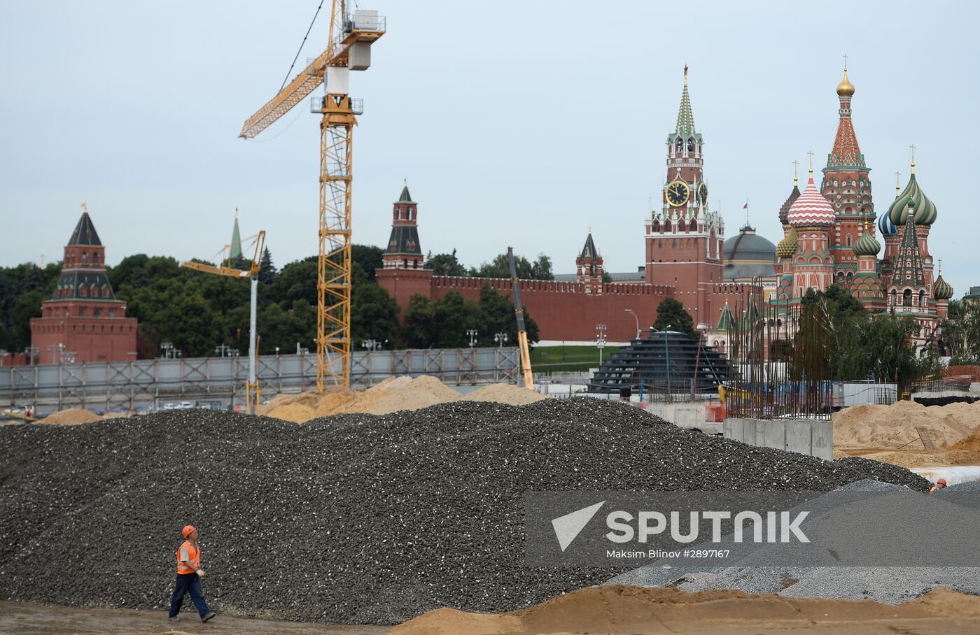 Moscow Mayor Sergei Sobyanin inspects Zaryadye and Luzhniki developments