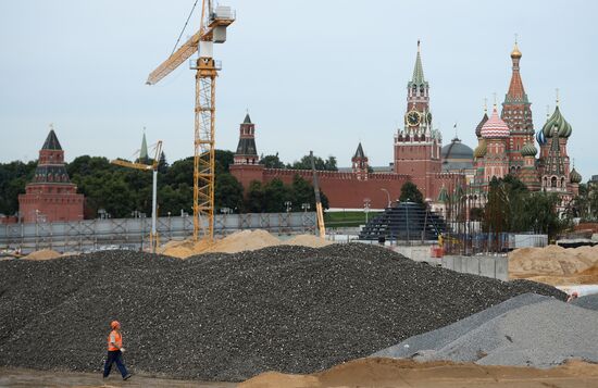 Moscow Mayor Sergei Sobyanin inspects Zaryadye and Luzhniki developments