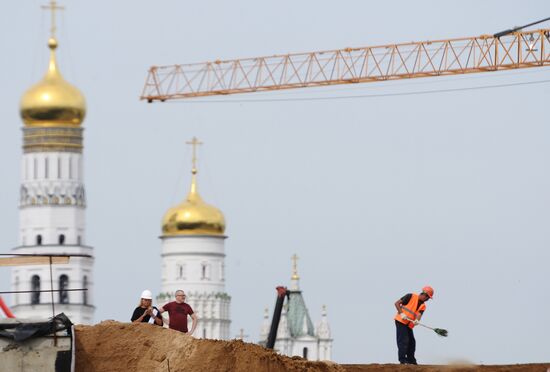 Moscow Mayor Sergei Sobyanin inspects Zaryadye and Luzhniki developments