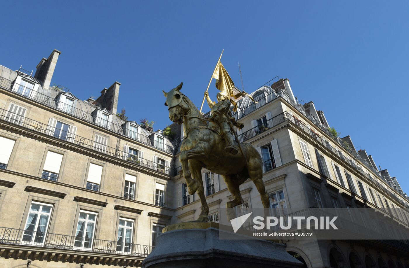 Cities of the world. Paris