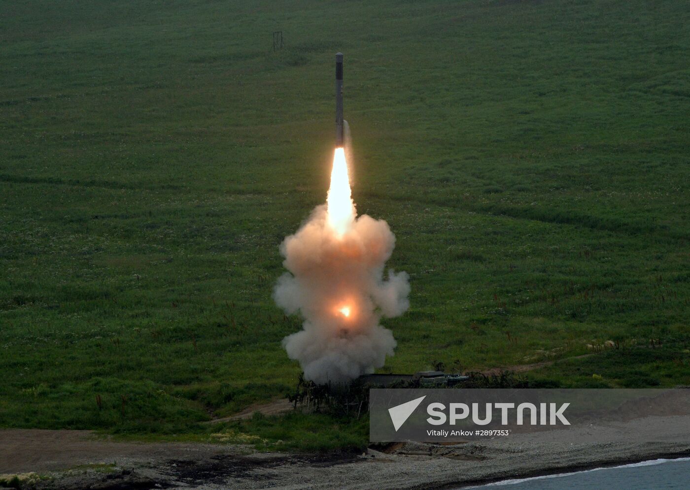 Pacific Fleet missile and artillery brigade holds drill