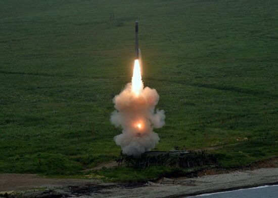 Pacific Fleet missile and artillery brigade holds drill