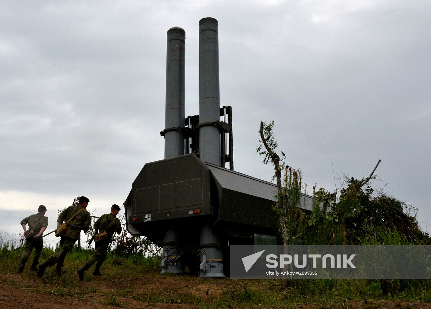 Pacific Fleet missile and artillery brigade holds drill