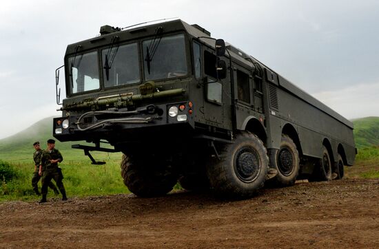 Pacific Fleet missile and artillery brigade holds drill