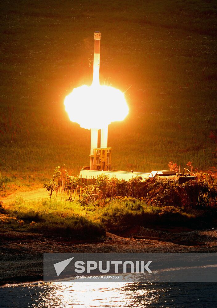 Pacific Fleet missile and artillery brigade holds drill