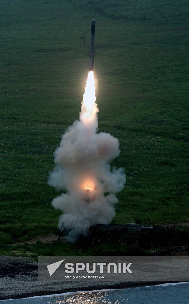 Pacific Fleet missile and artillery brigade holds drill