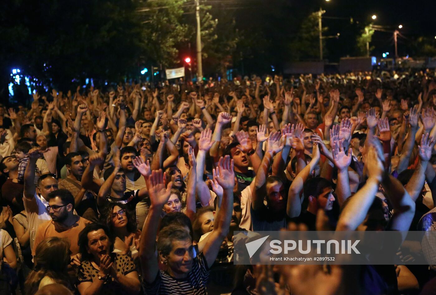 Situation near police station seized in Yerevan