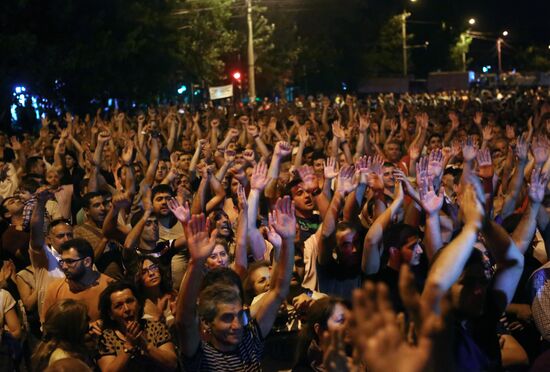 Situation near police station seized in Yerevan