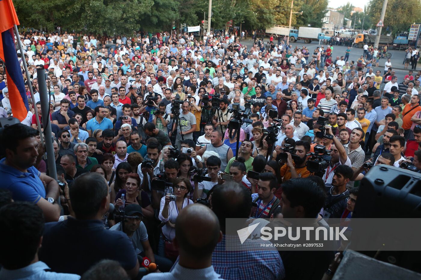 Situation near police station seized in Yerevan