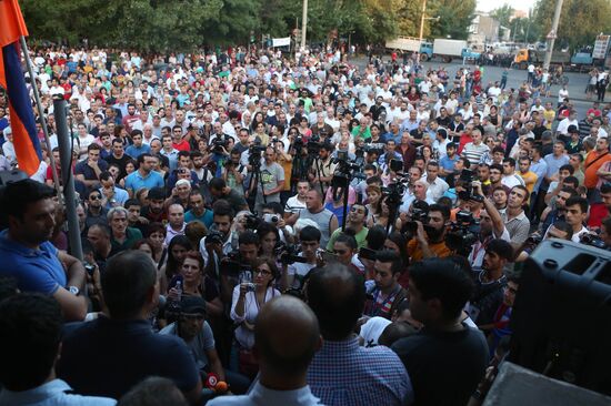 Situation near police station seized in Yerevan