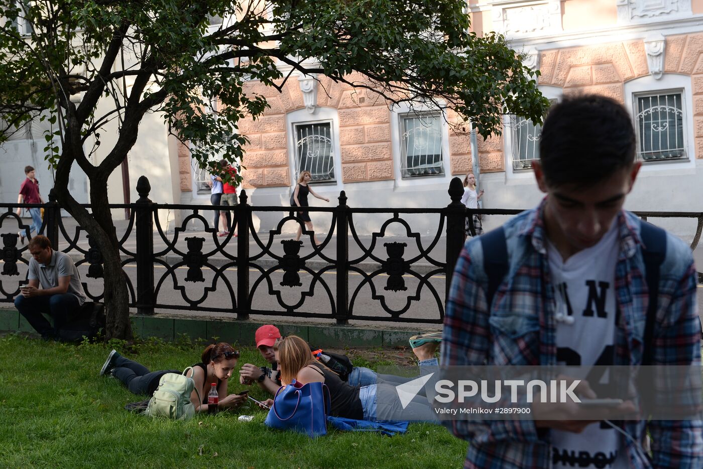 Pokemon Go players in Ilyinsky Park, Moscow